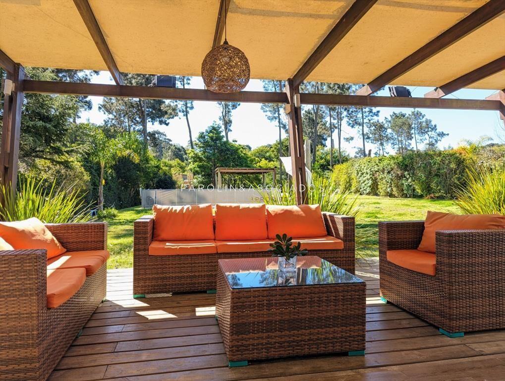 Hermosa casa en venta de 4 dormitorios en Punta