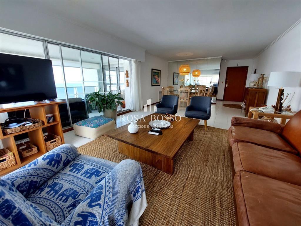 Apartamento de 3 suite y dependencia en VENTA