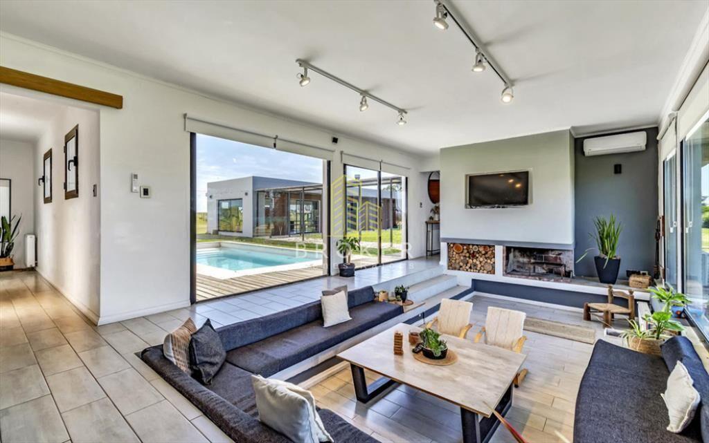 Venta de impresionante casa en El Quijote barrio