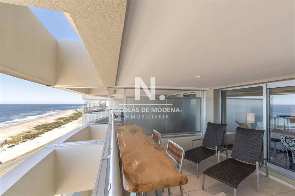 Se vende departamento de 3 dormitorios en la Brava- Punta d