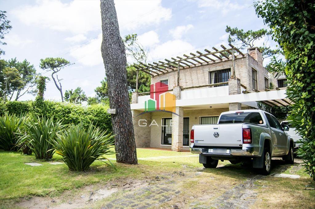 Excelente chalet de 5 dormitorios en venta a pasos de Playa