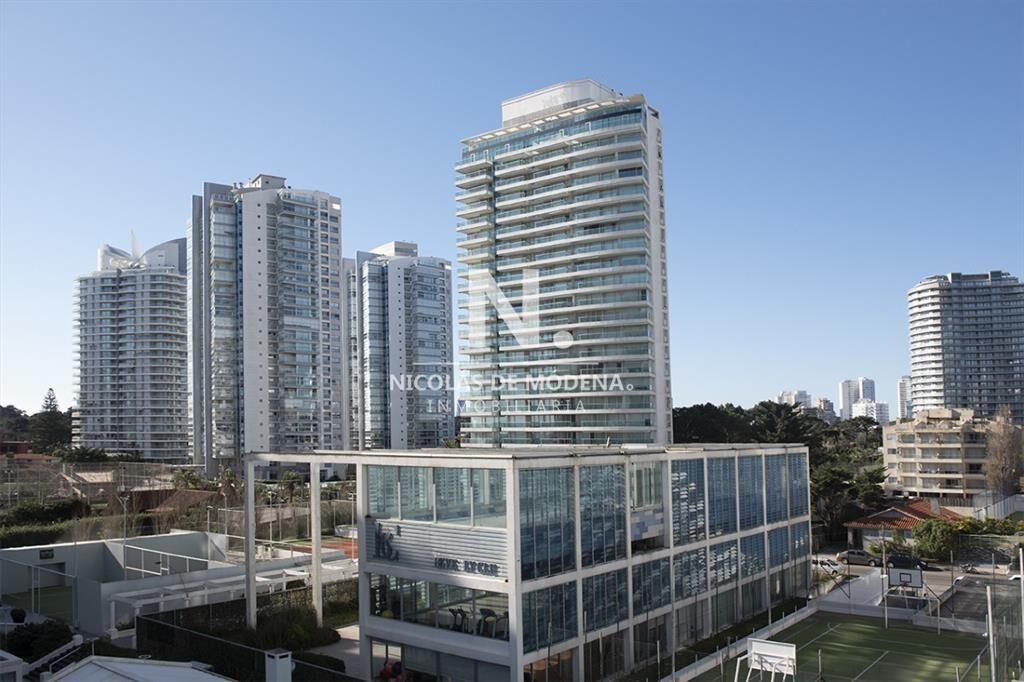 Espectacular departamento de 3 dormitorios + en