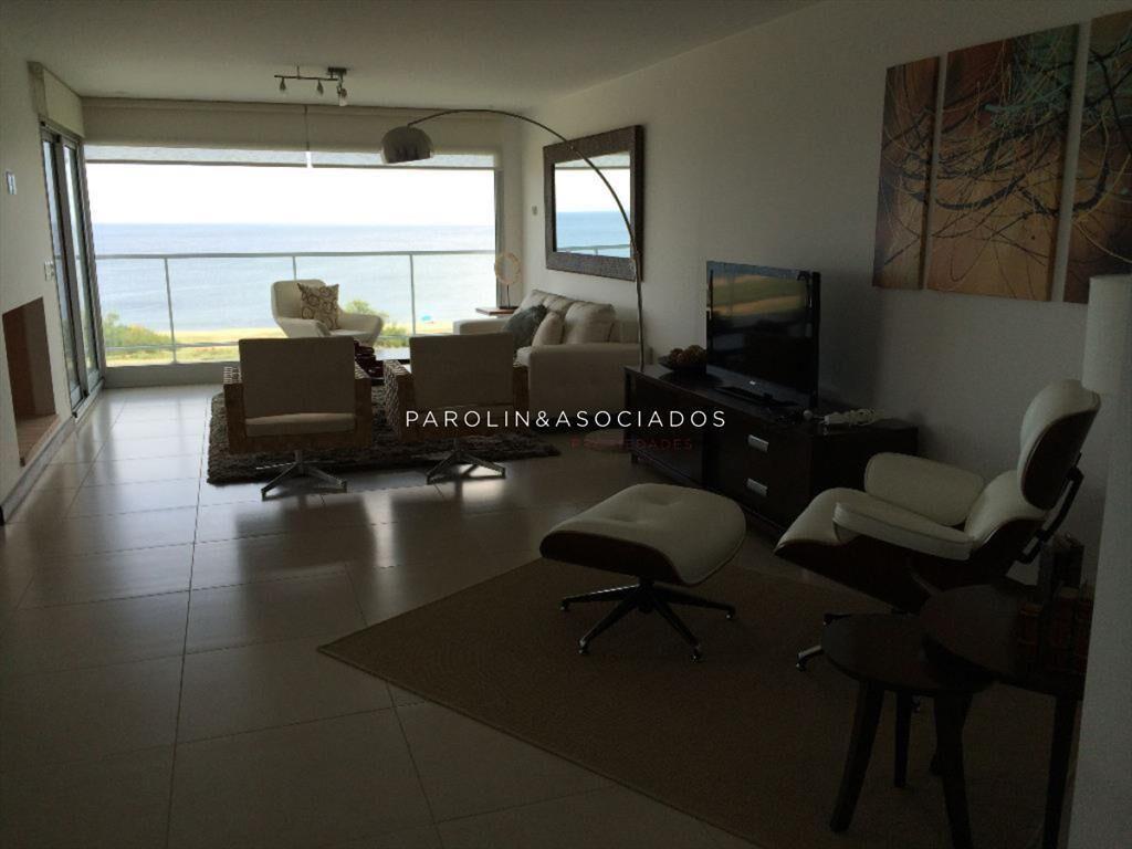 Hermoso apartamento en venta de 4 dormitorios en Ville de M