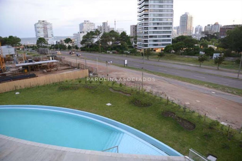 Departamento en Venta de 3 Dormitorios + en Torre