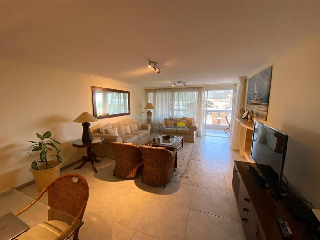Apartamento en Alquiler de 3 dormitorios en Punta