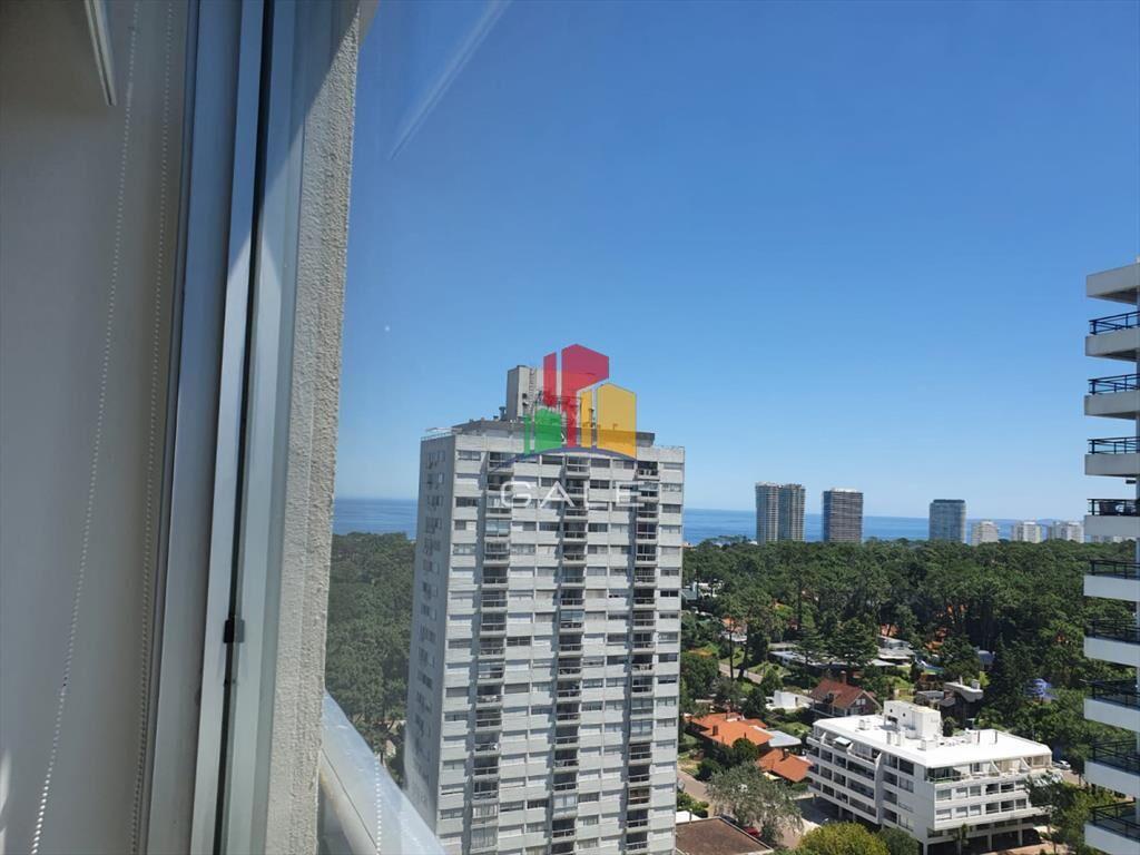 Hermoso apartamento con garaje y bajos gastos