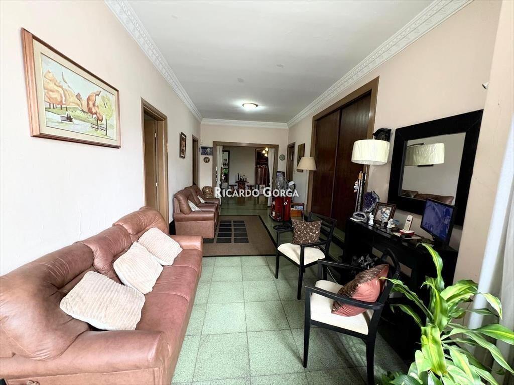 Casa de dos plantas en Venta de 5 Dormitorios, Fondo Bbc...