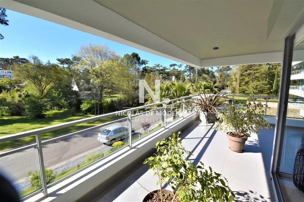 Departamento de 3 dormitorios en venta en  del