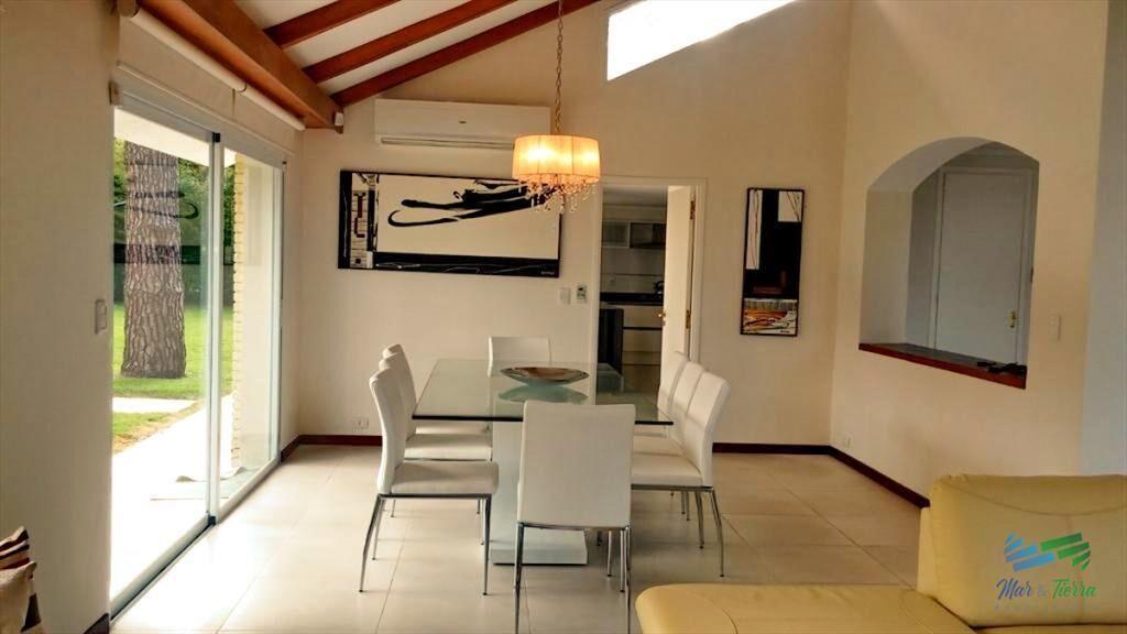 VENTA CASA 4 DORMITORIOS CON PISCINA, MANSA, PUNTA DEL ESTE
