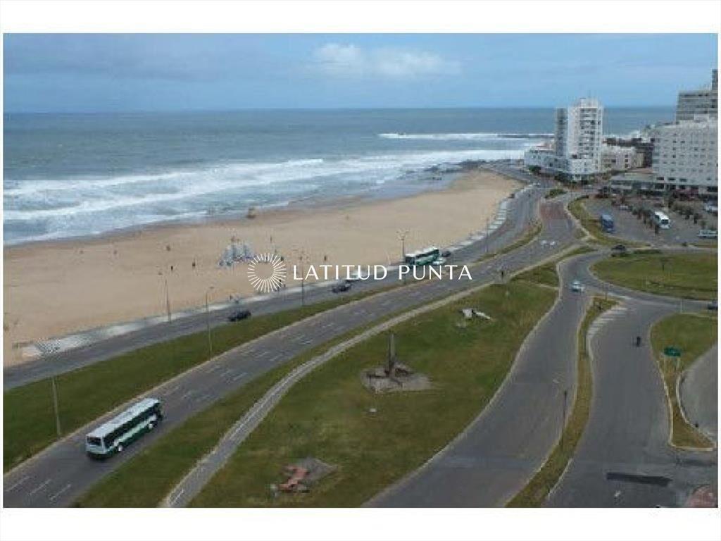 Apartamento 3 dormitorios en suite. Brava