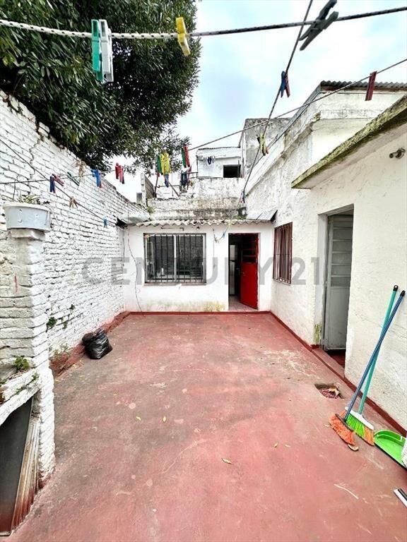 Venta/Casa La Comercial/3-4 dormitorios/1 baño/2 toilete/...
