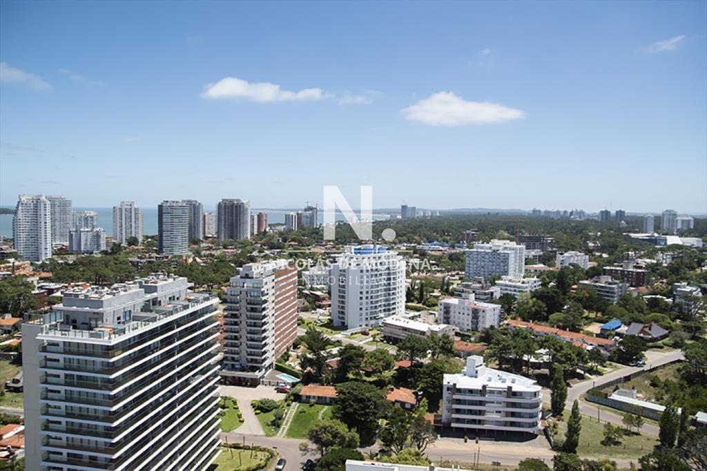 Departamento en venta, zona de playa Brava.