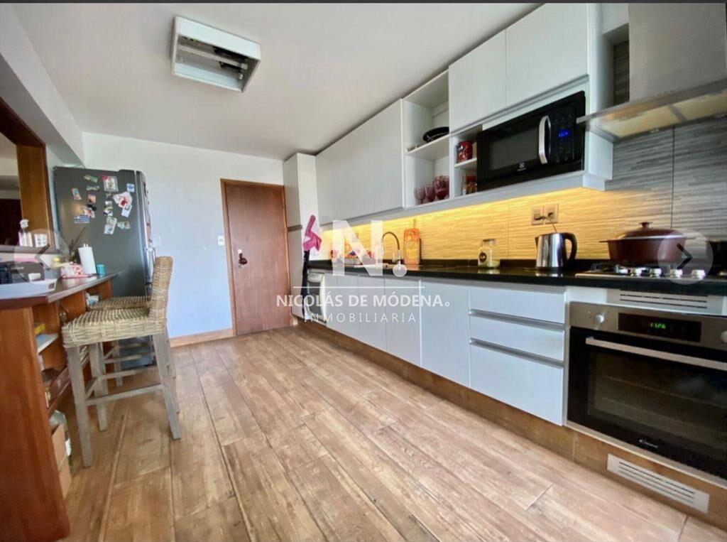 Vende apartamento 3 dormitorios en suite, en del