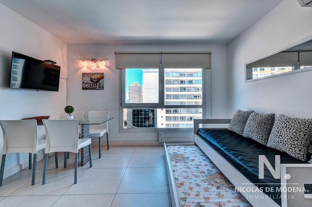 Venta de apartamento céntrico de un dormitorio con servici