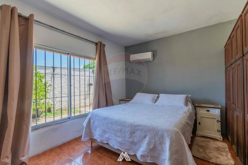 VENTA DE COCHERAS CON CASA EN COLON