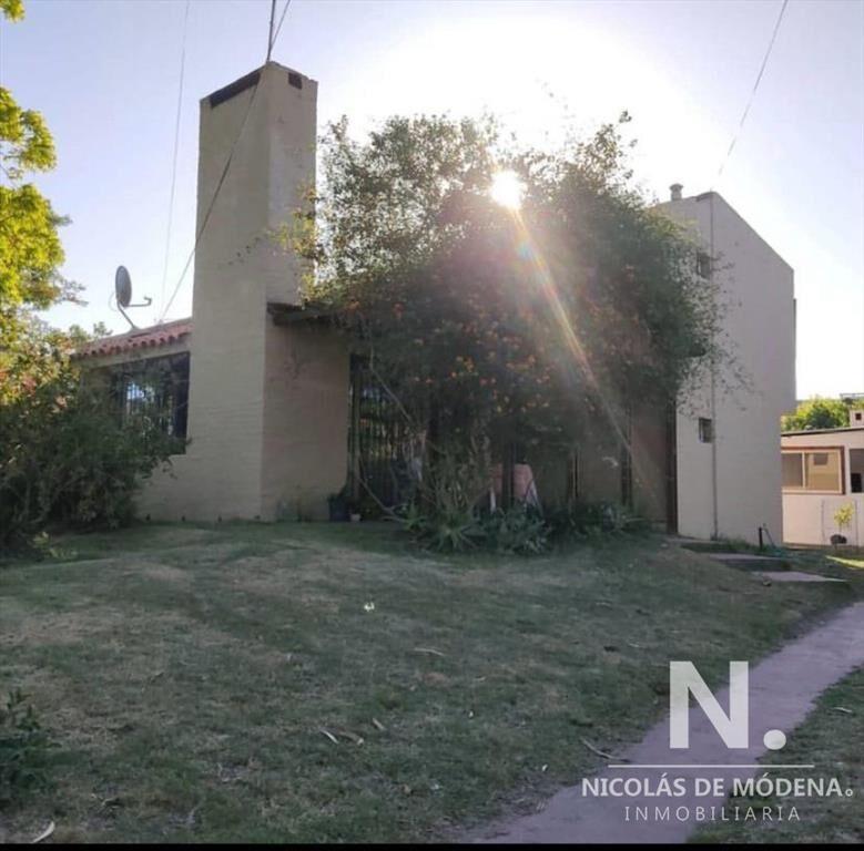 Chalet de 3 dormitorios, ideal para vivienda permanente.