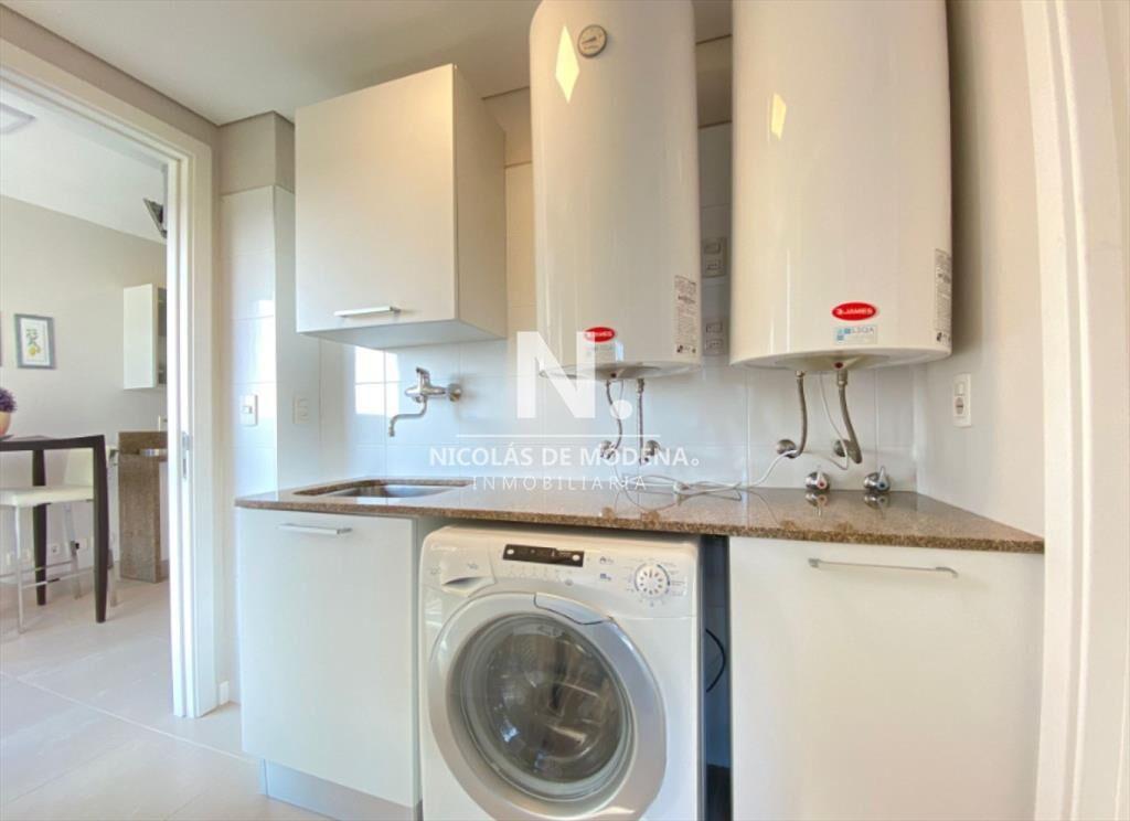 Vende Apartamento de 2 dormitorios frente al mar,