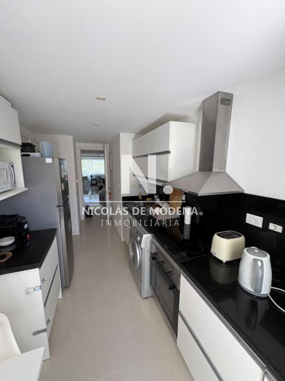 Hermoso apartamento de 3 dormitorios ubicado en primera lin