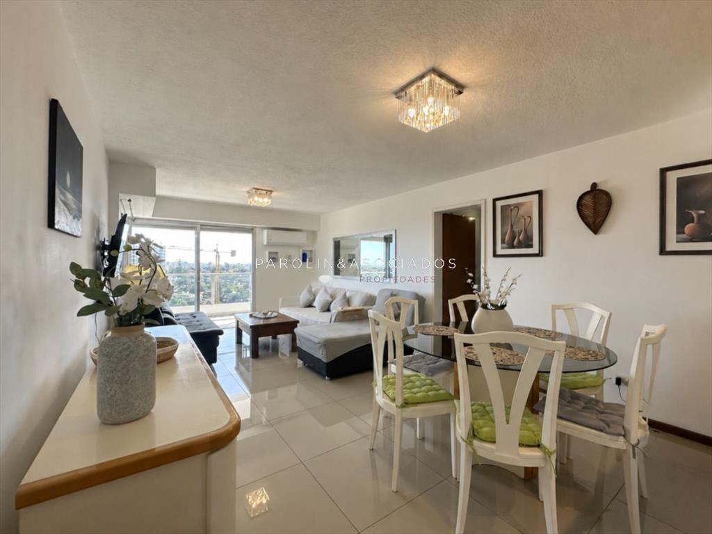 Apartamento en venta de 2 dormitorios en edificio Parquemar