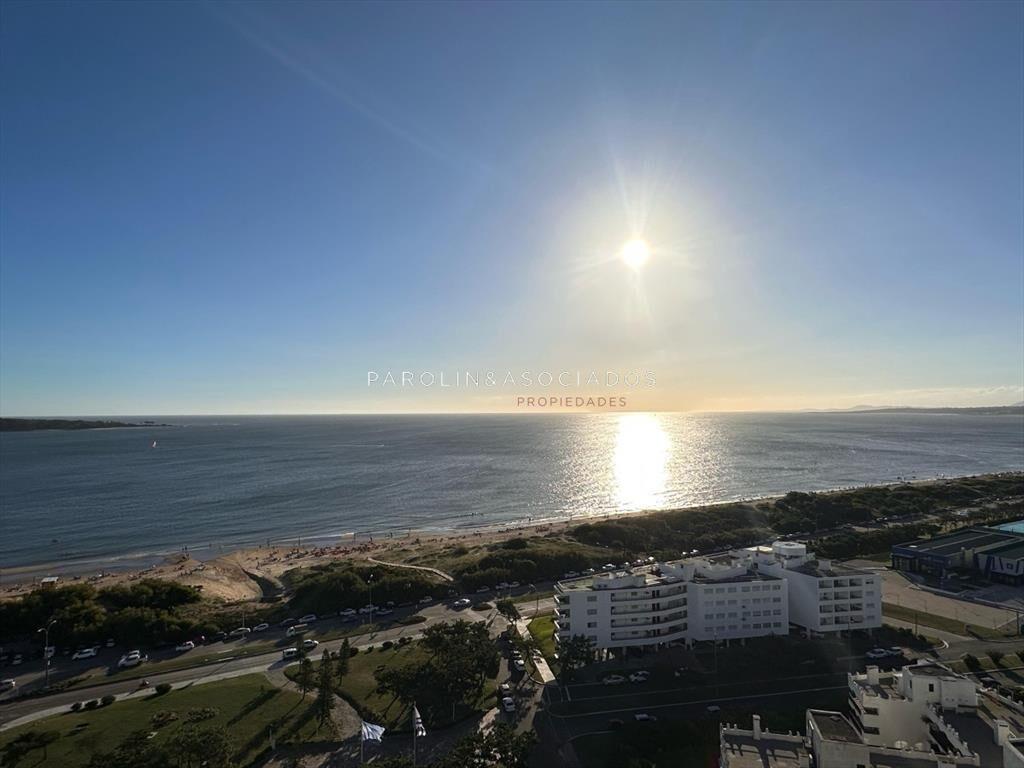 Apartamento de 4 suites en Edificio Le Jardin,