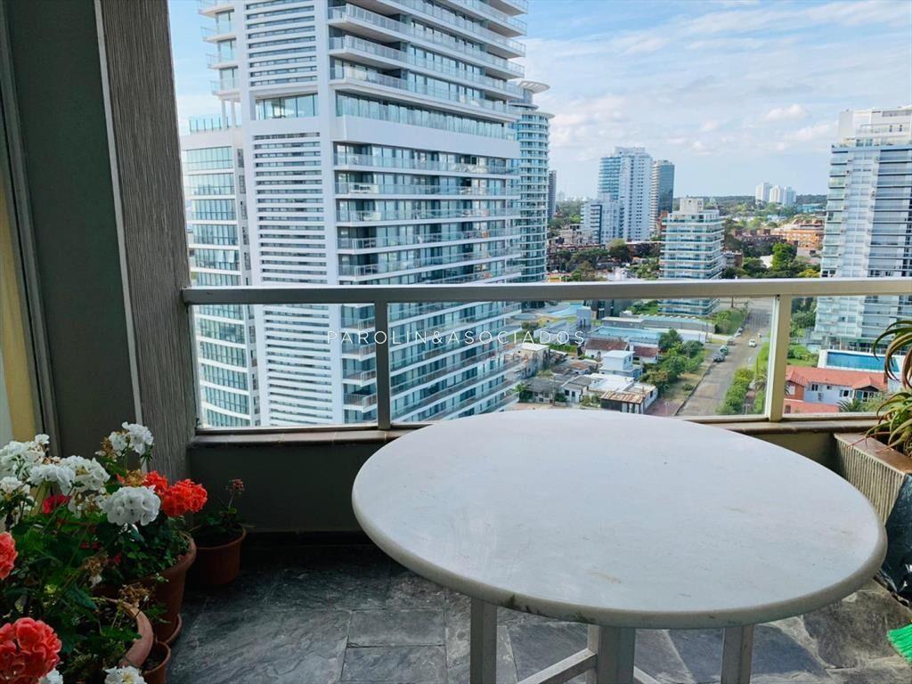 Apartamento de 3 dormitorios en Torres del Plata II, Punta