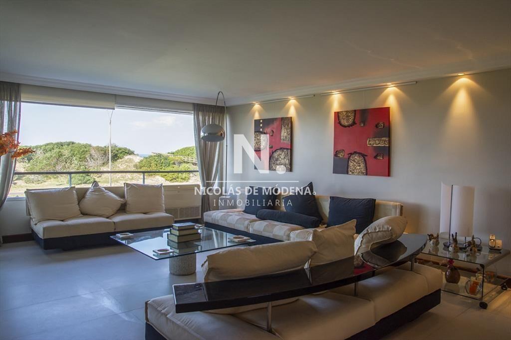 Apartamento de 4 dormitorios en Punta del Este al