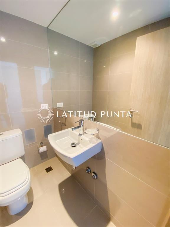 Piso alto en Brava, 1 dormitorio con vestidor, edificio Oni