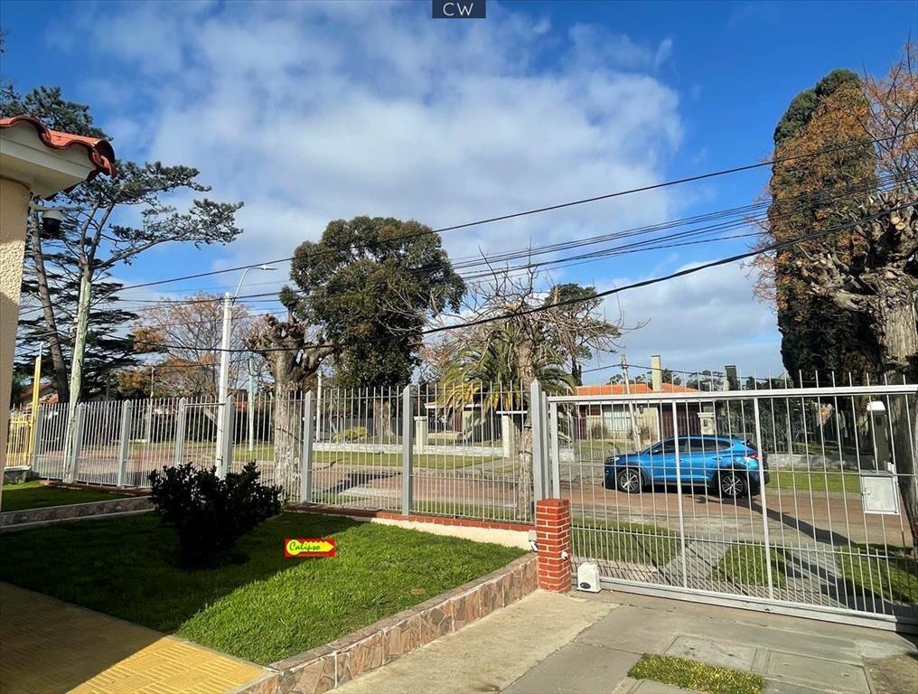 Venta - Casa en Atlantida - 2 dorm.+ Apto + Piscina