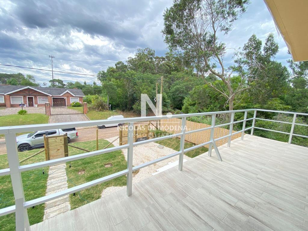 Vende casa de 4 dormitorios en Barrio Marly, del