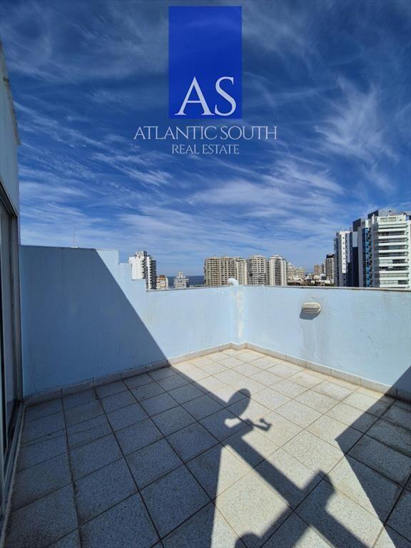 Penthouse 2 dormitorios con vista al mar garage y