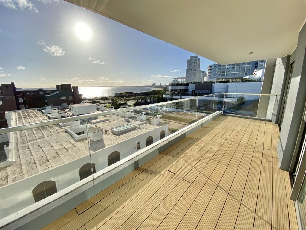 VENTA DE APARTAMENTO 3 DORMITORIOS + DEPENDENCIA