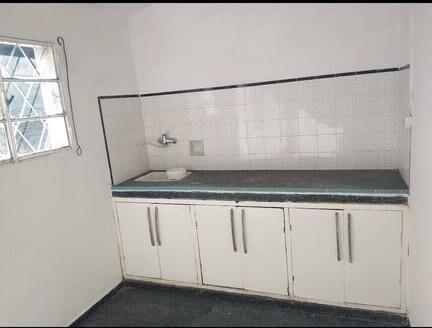 Alquiler Casa 2 dormitorios con amplio jardín fondo y garaj