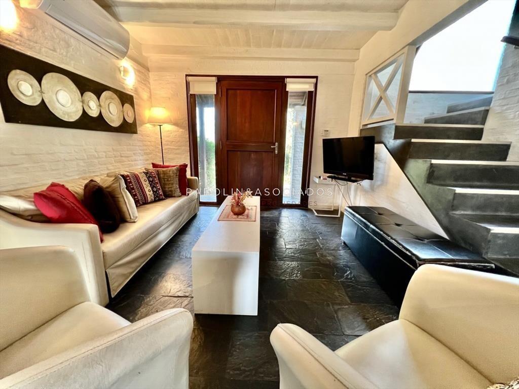 Casa en venta de 2 dormitorios en barrio privado