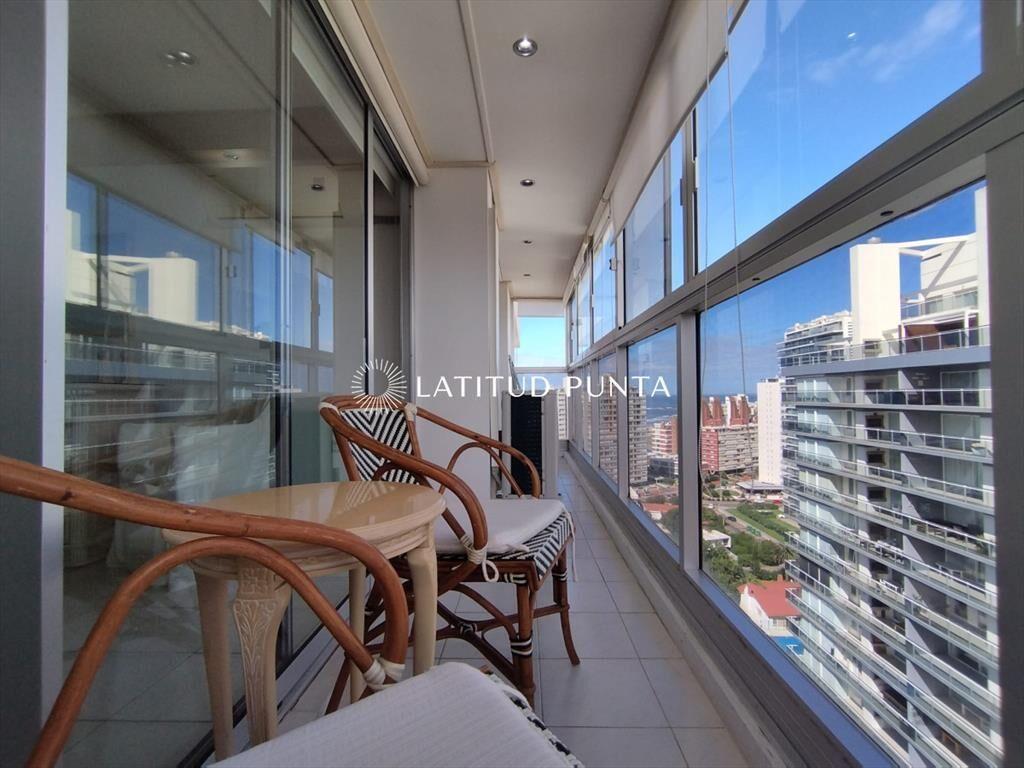 Apartamento de un dormitorio y medio, Pintos