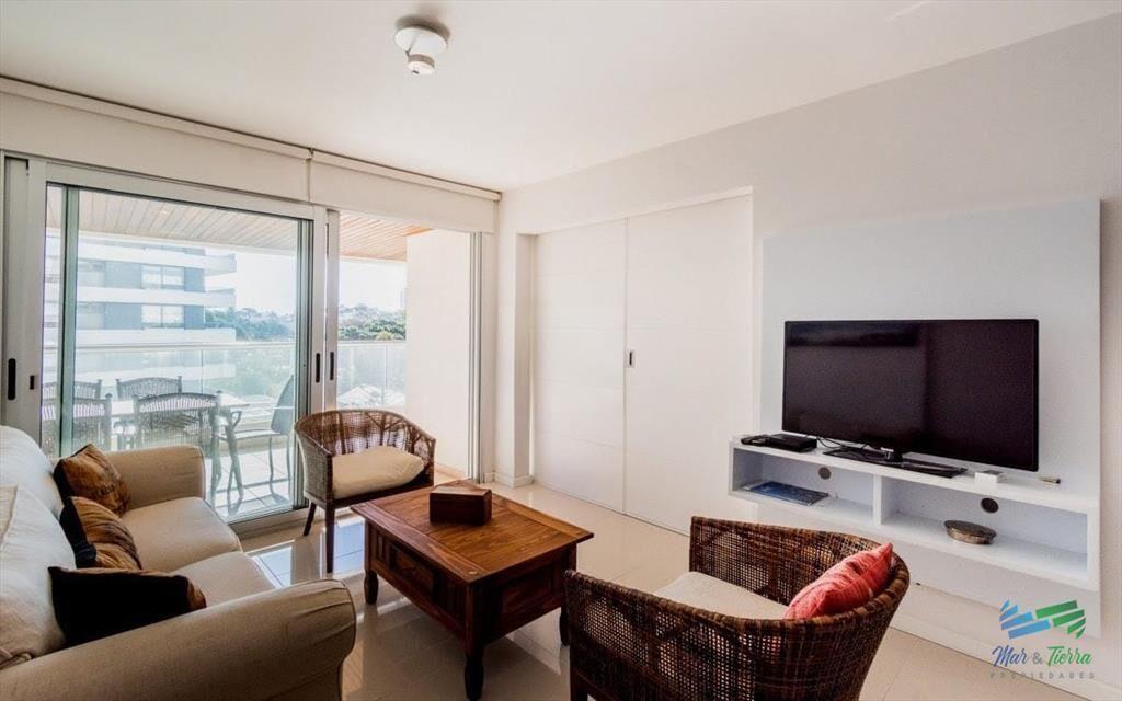 Venta apartamento de 2 dormitorios y medio con en