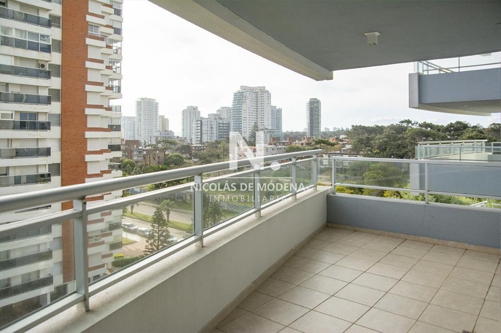Departamento de 2 dormitorios en venta en torre