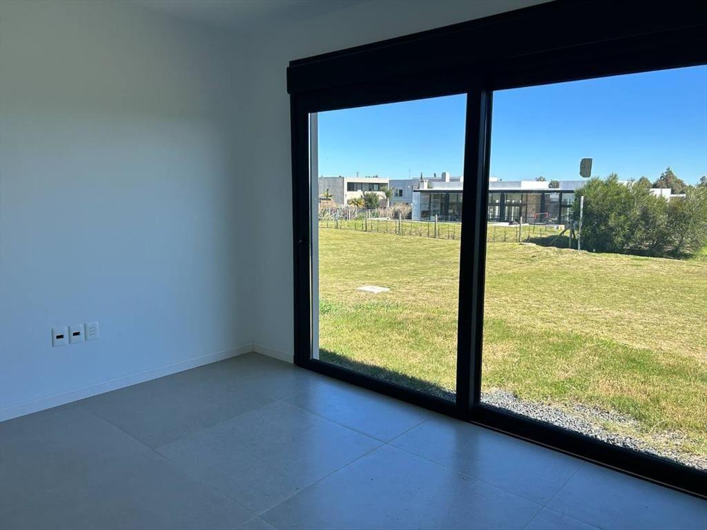 ALQUILER DE CASA A ESTRENAR EN LA TAHONA 3 DORM