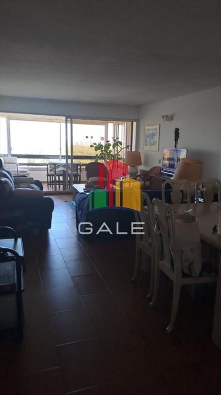 Vende apartamento de 2 dormitorios más servicio
