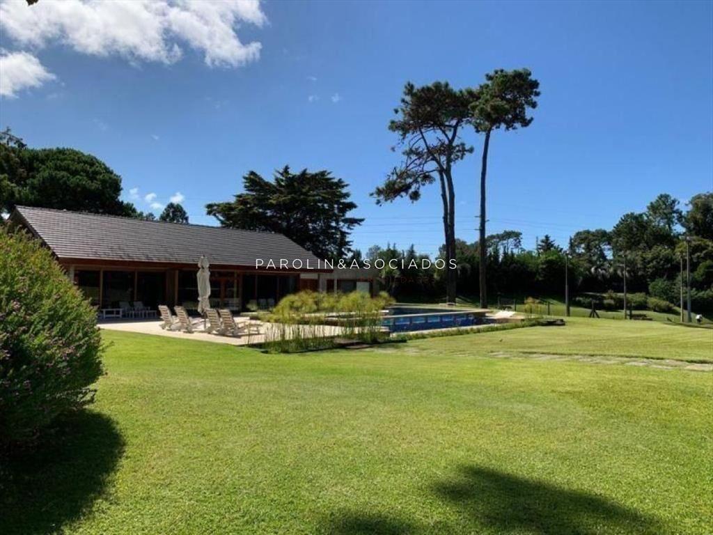 Casa en venta de 5 dormitorios en Country, Punta