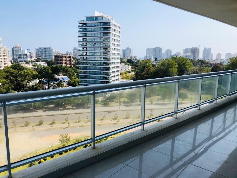 DEPARTAMENTO DE 2 DORMITORIOS EN TORRE ONE, PUNTA DEL ESTE