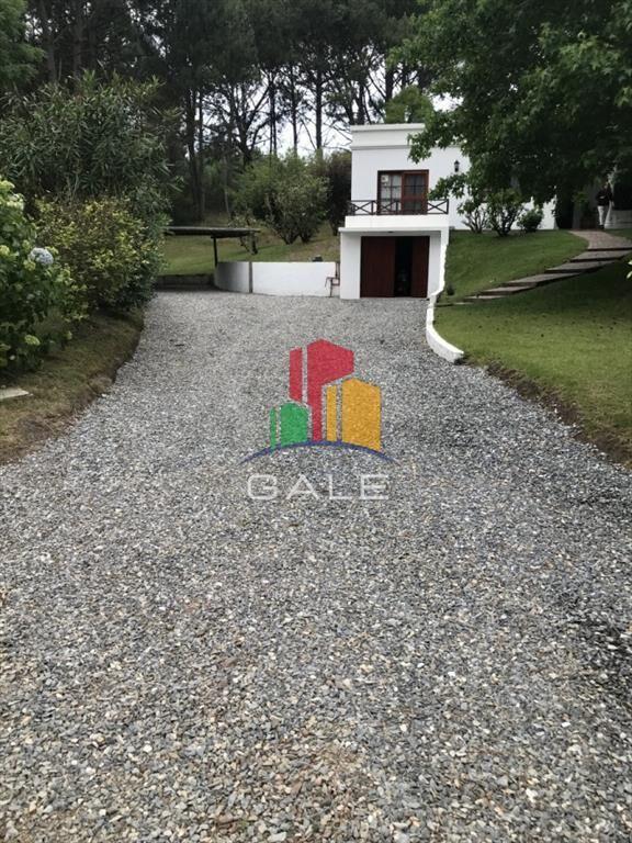 GRADABLE CASA EN ZONA MUY TRANQUILA Y ARBOLADA
