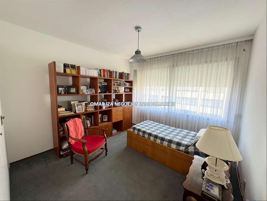 VENTA APARTAMENTO RAMBLA POCITOS ESQUINERO DOS GARAJES IMPE