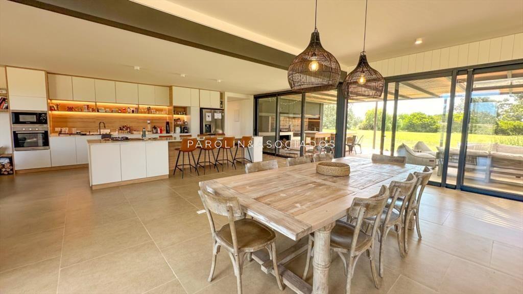 Casa en Venta de 4 dormitorios en suite, El Quijote La Barr
