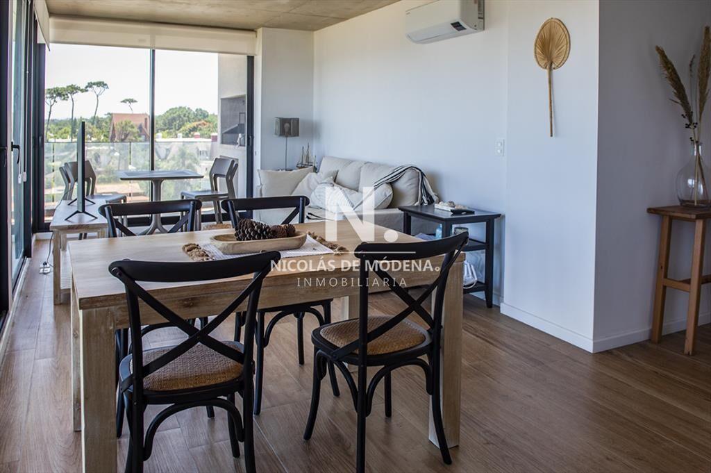 Primera Línea en Pinares: Exclusivo Apartamento de 2 Dormi