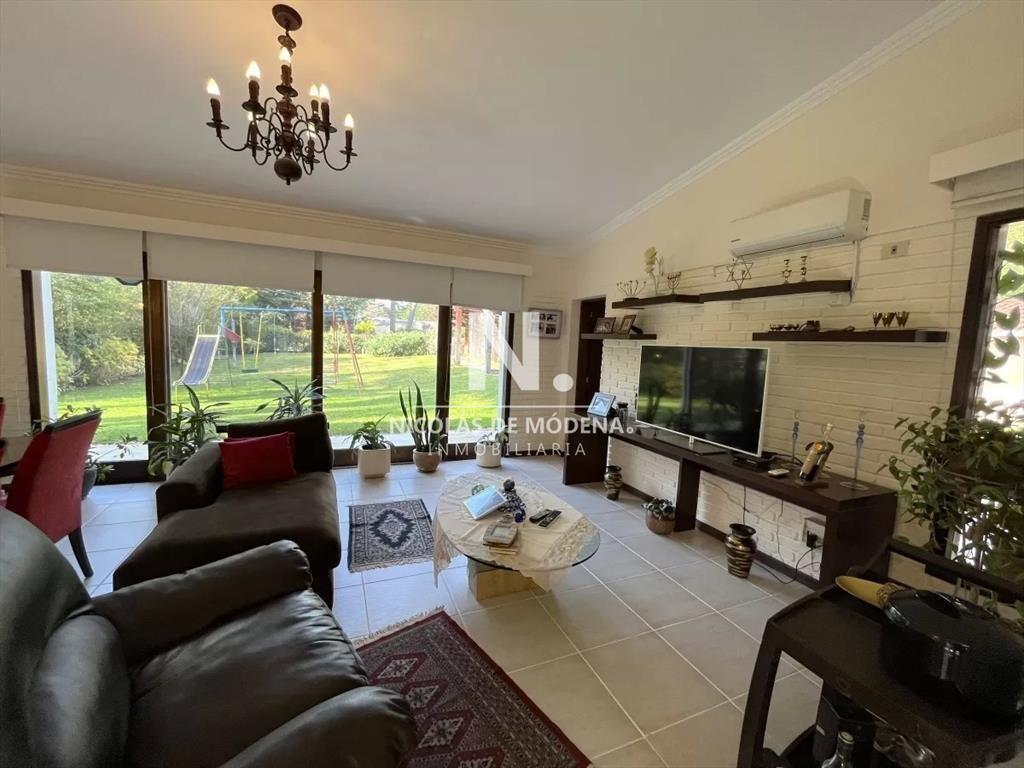Elegante casa ubicada en  Lugano, Punta del Este