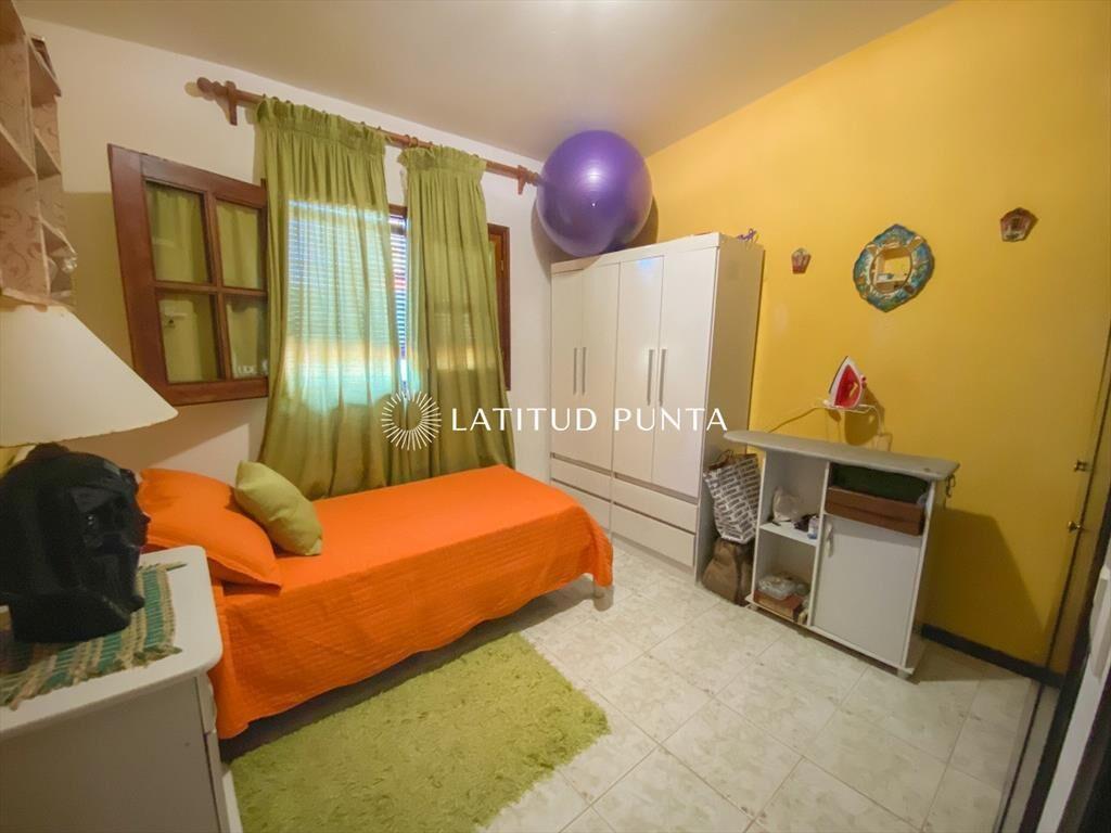 Casa en El Tesoro, 3 dormitorios mÃ¡s dependencia