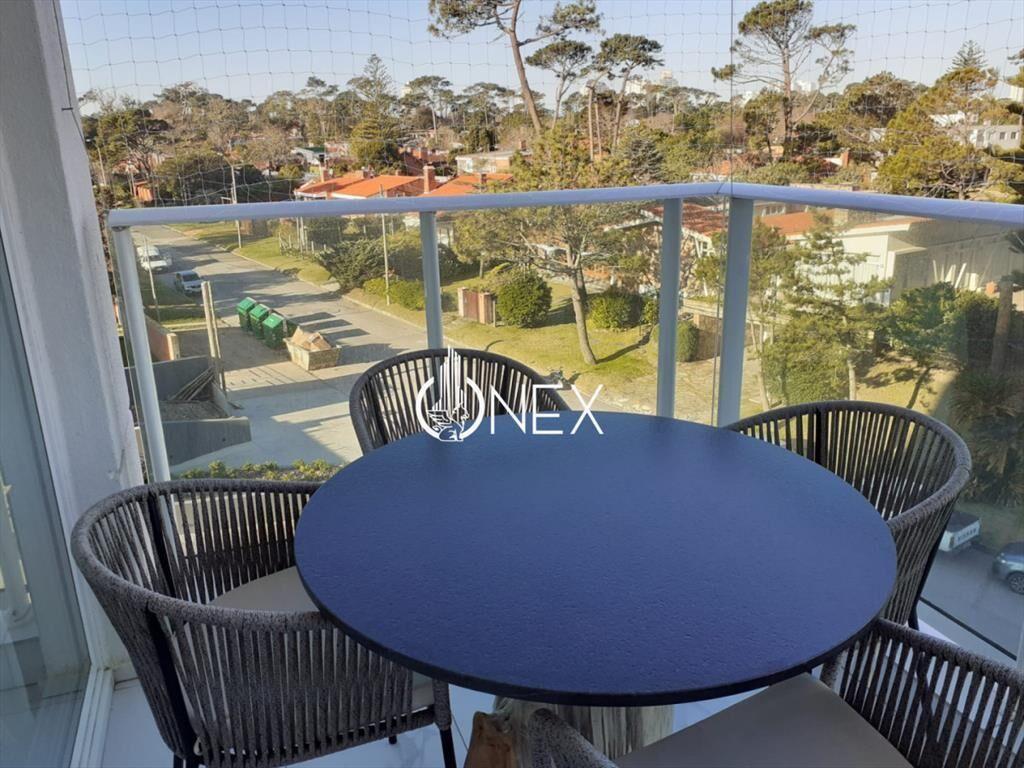 Venta apartamento de 2 dormitorios y 2 baños con