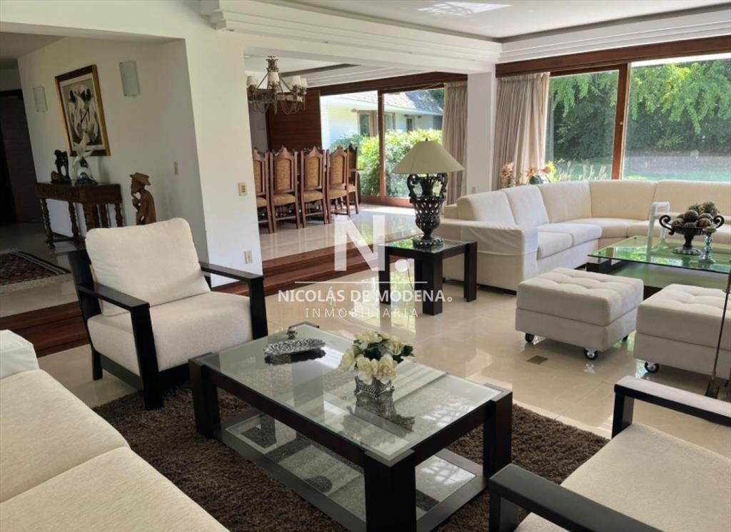 Vende casa de 7 dormitorios, en la Mansa Punta