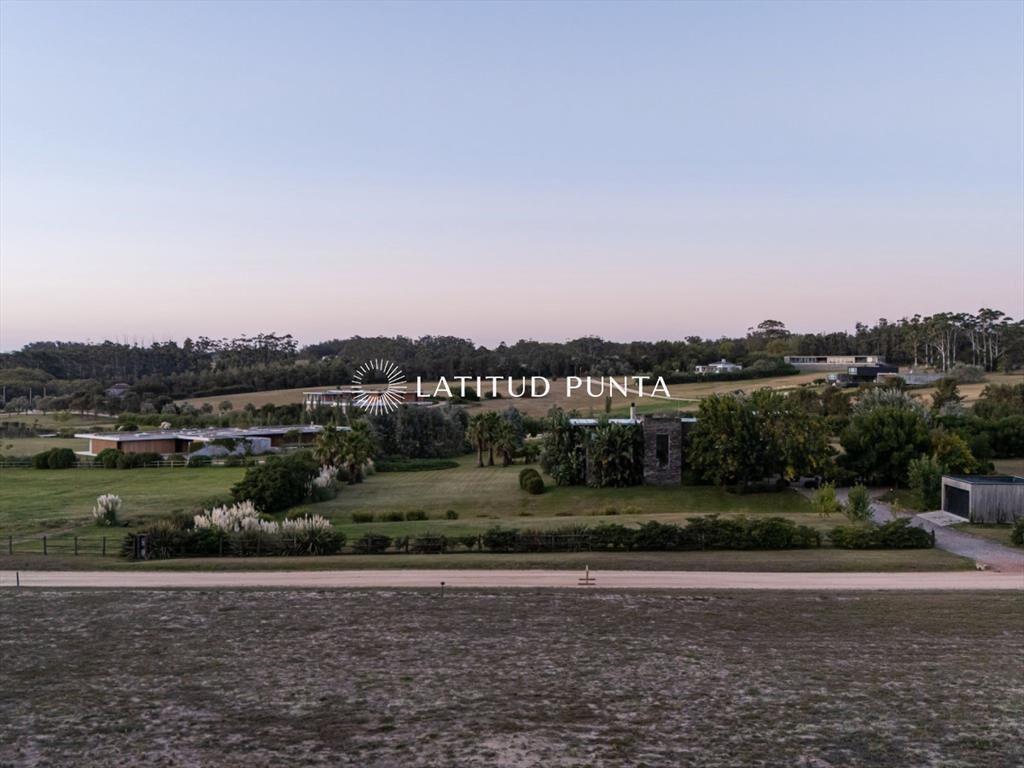 Terreno a la venta en Manantiales , Country