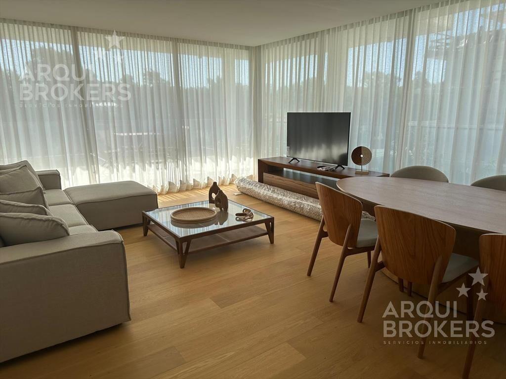 Apartamento de 2 dormitorios en venta en Carrasco - C403